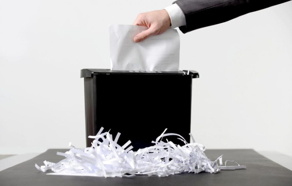 Destruição de Documentos: 7 Situações em que é Obrigatória por Lei